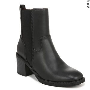 NWOT Zodiac Claret Ankle Boot In Black Size 7